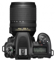Câmera DSLR Nikon D7500 com Objetiva AF-S 18-140mm F/3.5-5.6G VR