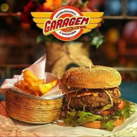 Combo hambúrguer + Fritas + Refrigerante em Lata (mix de folhas, tomate, amburguer fraudinha, creme de queiho, cucurado, cebola, ovo)